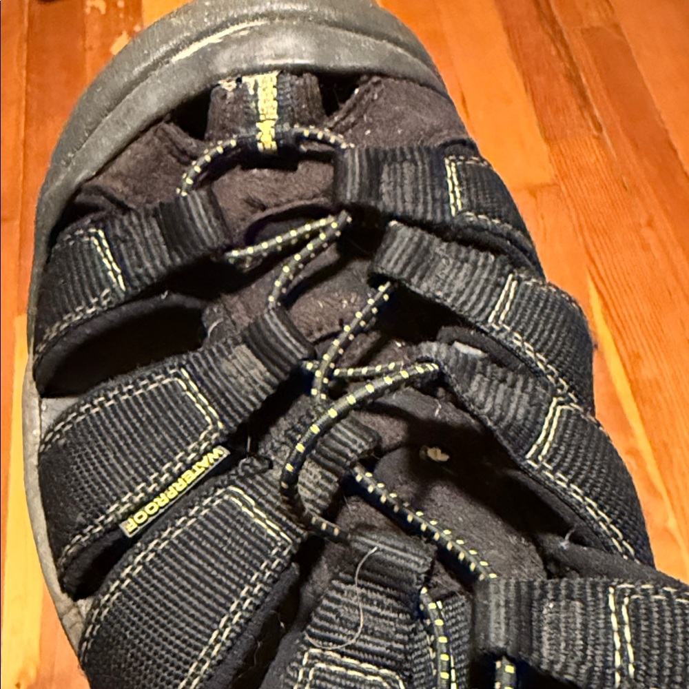 KEEN mountain slippers - Picture 4 of 4